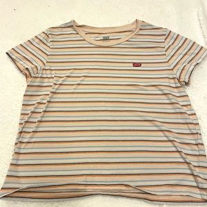 Womens Levi shirt